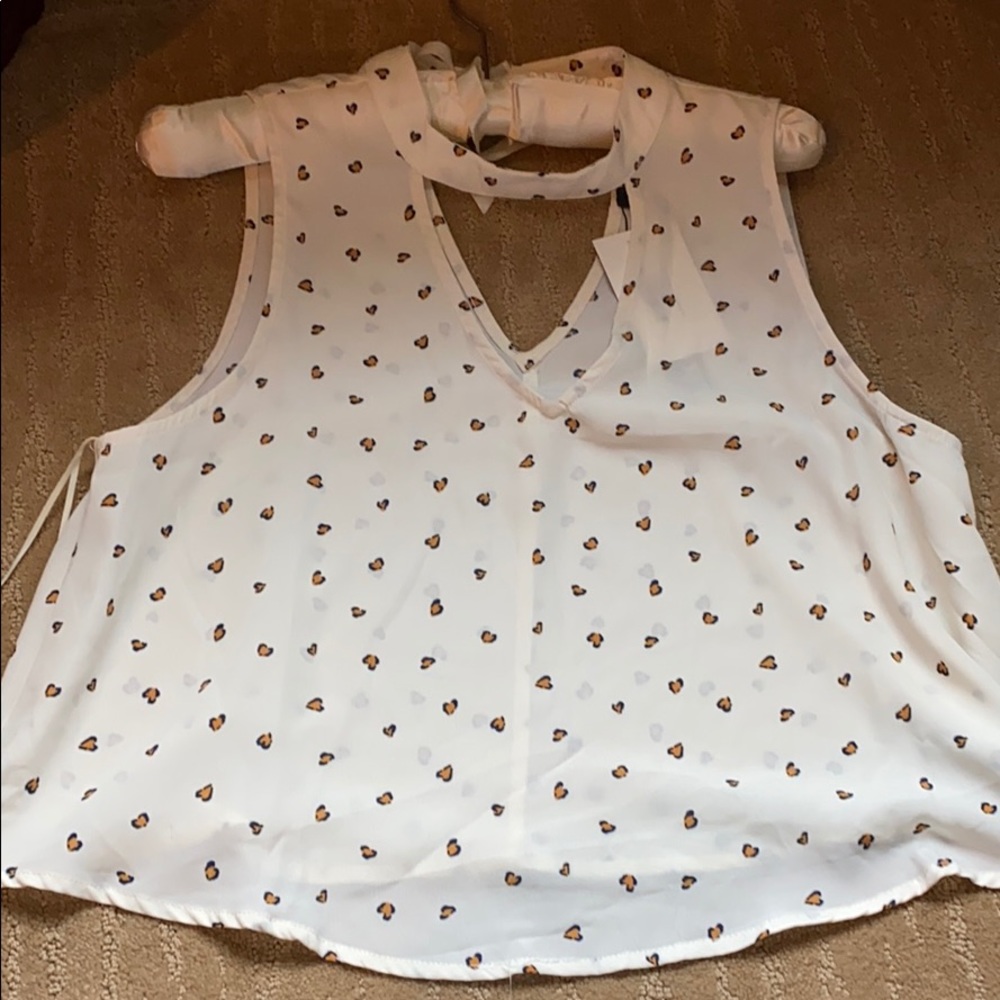 White V neck top